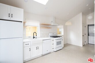 4949 Sycamore Terrace in Los Angeles, CA - Building Photo - Building Photo