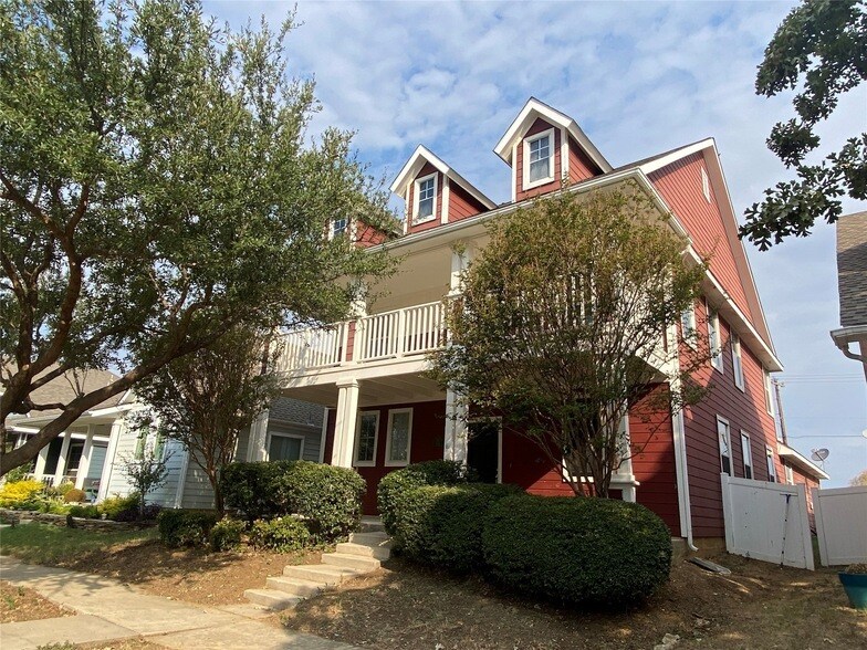 9895 Cedarcrest Dr in Providence Village, TX - Building Photo