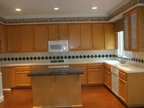 4969 Forest Creek Way in Roseville, CA - Building Photo - Building Photo