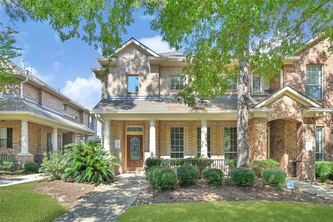 38 Ginger Jar St in The Woodlands, TX - Building Photo