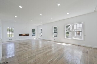 35 Franklin Rd in Teaneck, NJ - Building Photo - Building Photo