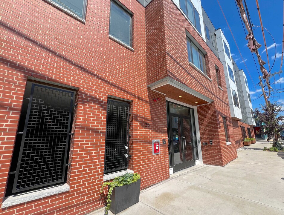 25 2nd St in Chelsea, MA - Building Photo