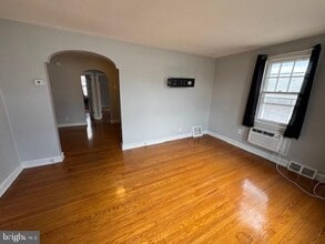 7341 Oxford Ave in Philadelphia, PA - Building Photo - Building Photo