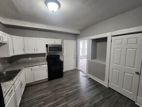 1323 Gaines St in Davenport, IA - Building Photo - Building Photo