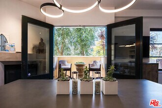 718 Croft Ave in Los Angeles, CA - Building Photo - Building Photo