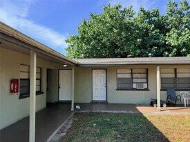 2404 10th St W in Bradenton, FL - Building Photo