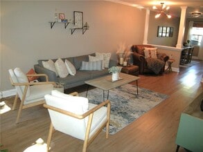 125 N River Dr in Sandy Springs, GA - Building Photo - Building Photo