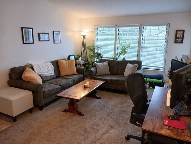 10 Squire Ct in Natick, MA - Building Photo - Building Photo