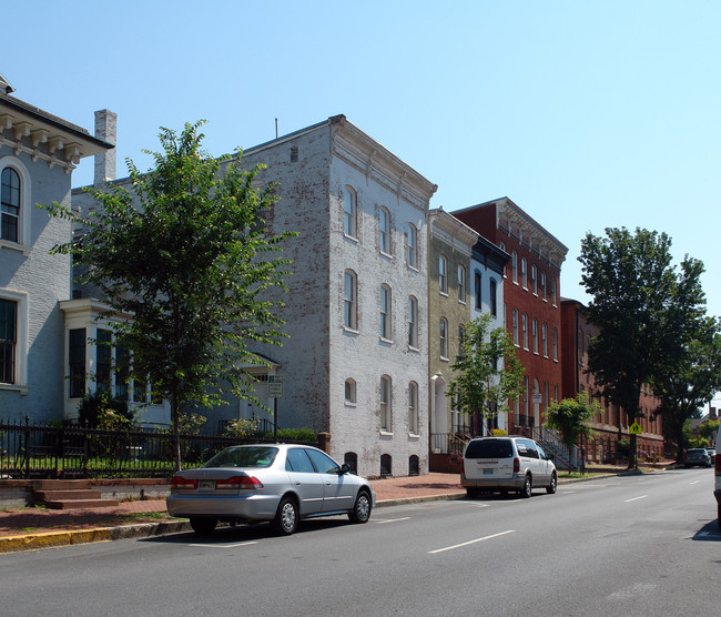 105 E Church St in Frederick, MD - Foto de edificio - Building Photo