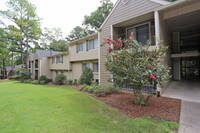 Building Photo - 700 Riverchase Apartments in Birmingham, Alabama