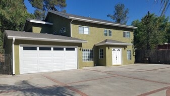 10350 Johanna Ave in Sunland, CA - Building Photo