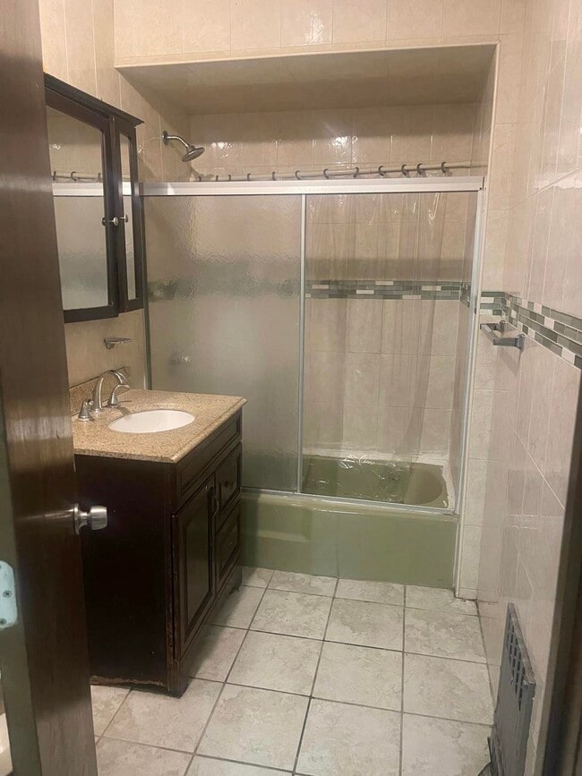 200 Hutton St in Jersey City, NJ - Building Photo - Building Photo