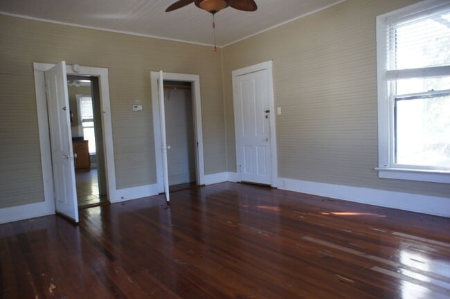 property at 115 NE 9th St