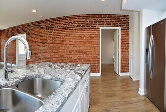 829 N Pennsylvania St, Unit 2B in Indianapolis, IN - Building Photo - Building Photo