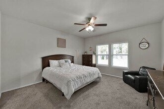 2254 Strong Horse Dr in Conroe, TX - Foto de edificio - Building Photo