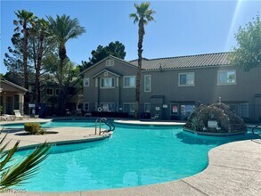2052 Turquoise Ridge St in Las Vegas, NV - Foto de edificio - Building Photo