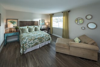 Harbor Cove in Foster City, CA - Foto de edificio - Building Photo