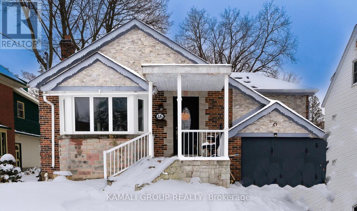 46 Centre St E in Richmond Hill, ON - Building Photo