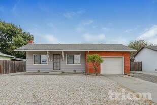 1613 James St in Fairfield, CA - Building Photo