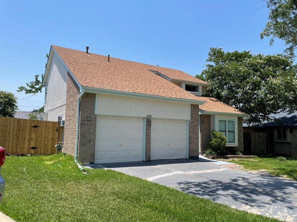 2108 Zephyr Ln in Round Rock, TX - Building Photo