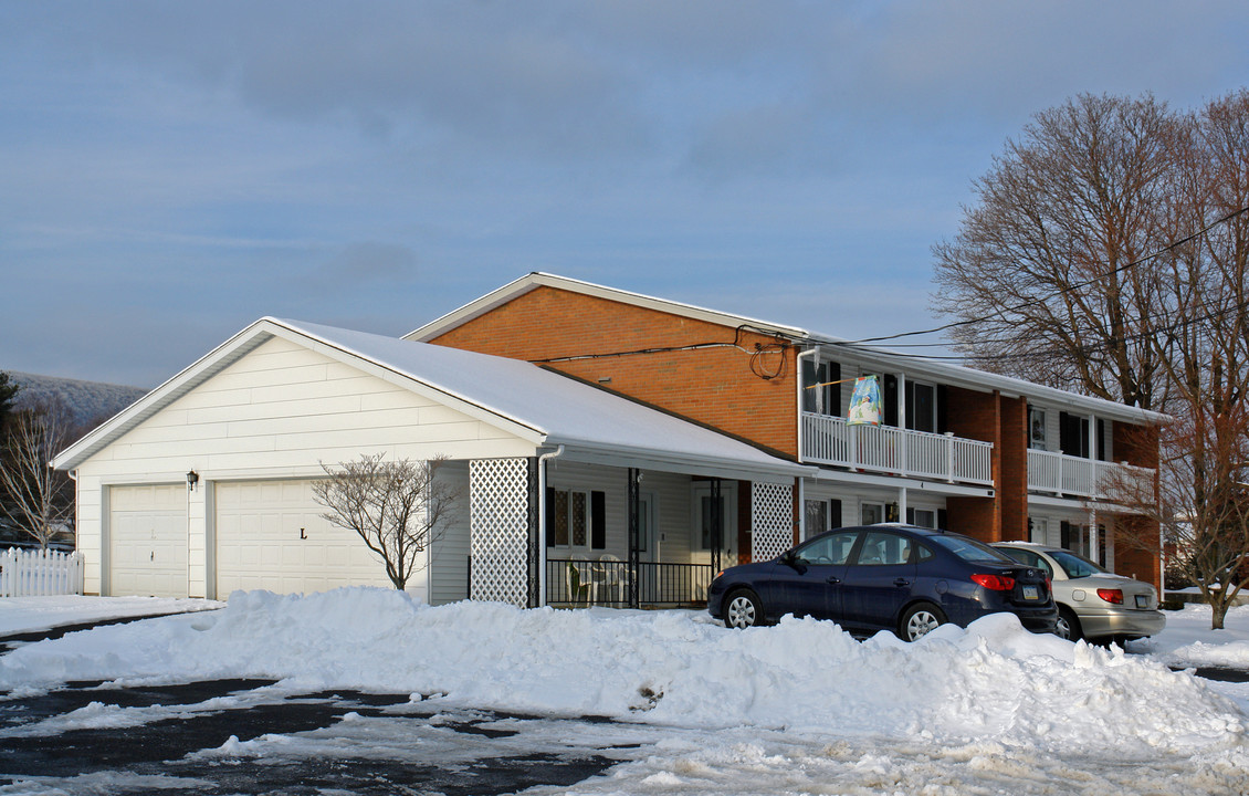 107 Manor Rd in Centre Hall, PA - Building Photo