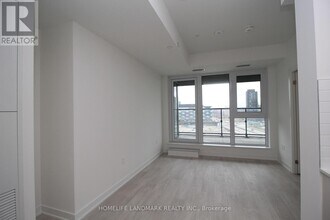 5 Quarrington Lane in Toronto, ON - Building Photo - Building Photo