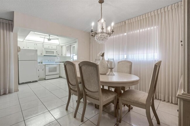 5300 Washington St, Unit c111 in Hollywood, FL - Building Photo - Building Photo