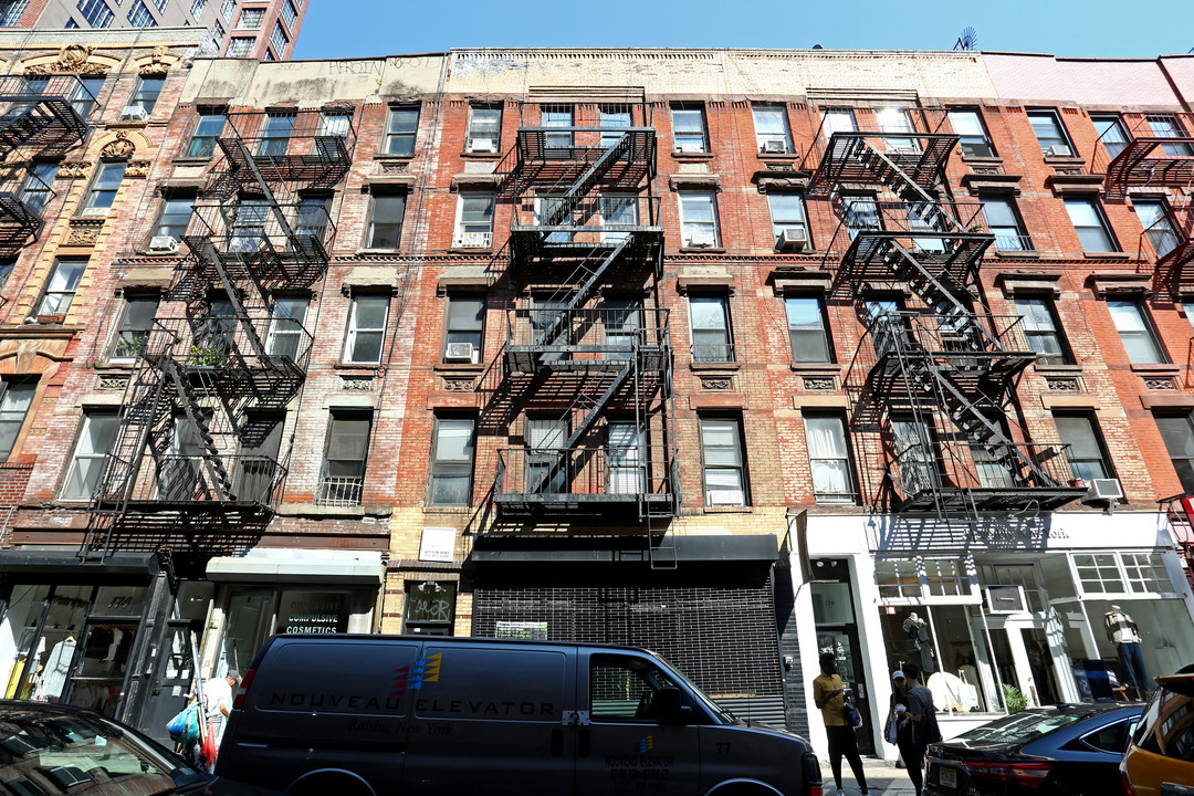 172 Ludlow St in New York, NY - Building Photo