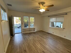 11 Walker St in Athens, OH - Foto de edificio - Building Photo