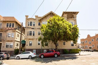 Vue De Lac Apartments in Oakland, CA - Building Photo - Building Photo