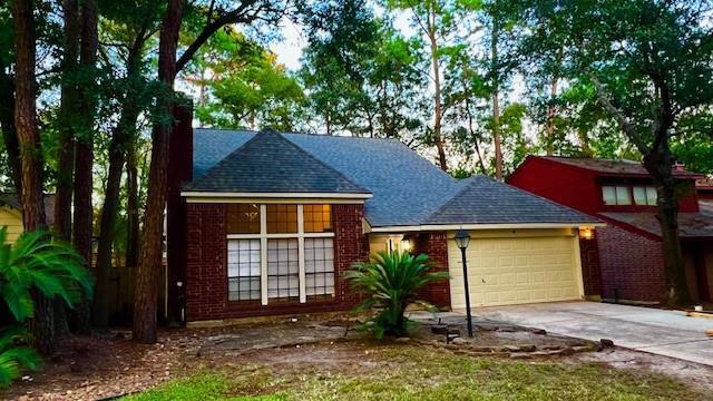 8 N Greenbud Ct in Spring, TX - Foto de edificio