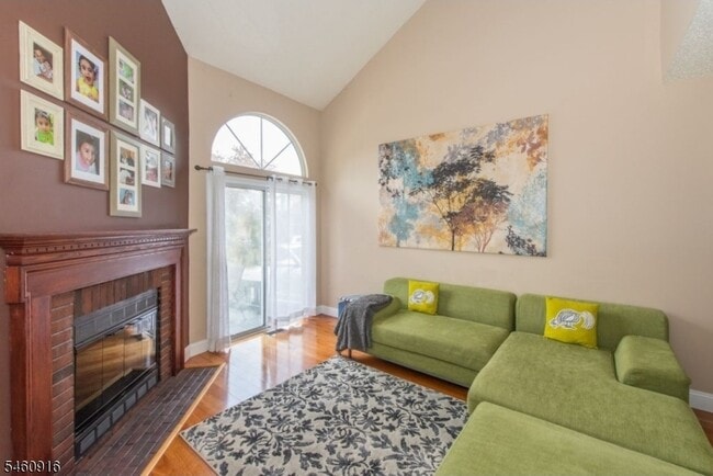 property at 3316 Park Pl