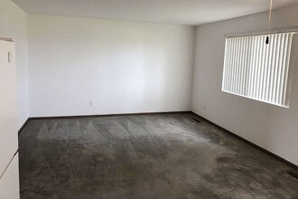 Lotts Landing Senior Apartments in Carlinville, IL - Building Photo - Building Photo
