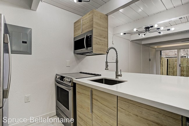 2232 Bellefontaine in Houston, TX - Building Photo - Building Photo