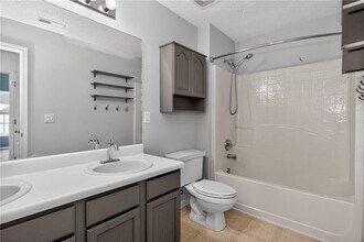 304 Fox Overlook in Woodstock, GA - Foto de edificio - Building Photo