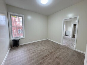 250 E 207th St in Bronx, NY - Building Photo - Building Photo