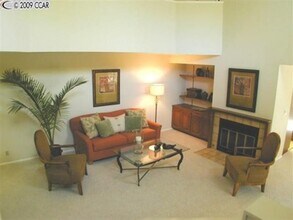 26 Hansen Ct in Moraga, CA - Building Photo - Building Photo