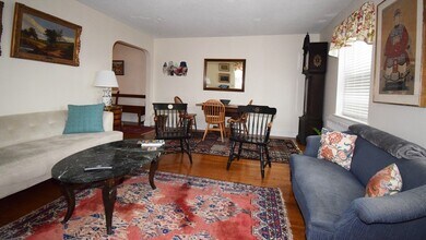 393 Broadway, Unit #1 in Cambridge, MA - Foto de edificio - Building Photo
