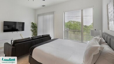 650 E Sycamore St, Unit 3315 in Denton, TX - Foto de edificio - Building Photo