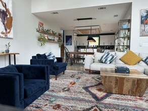 1907 Greenwood Ave, Unit 3B in Austin, TX - Foto de edificio - Building Photo