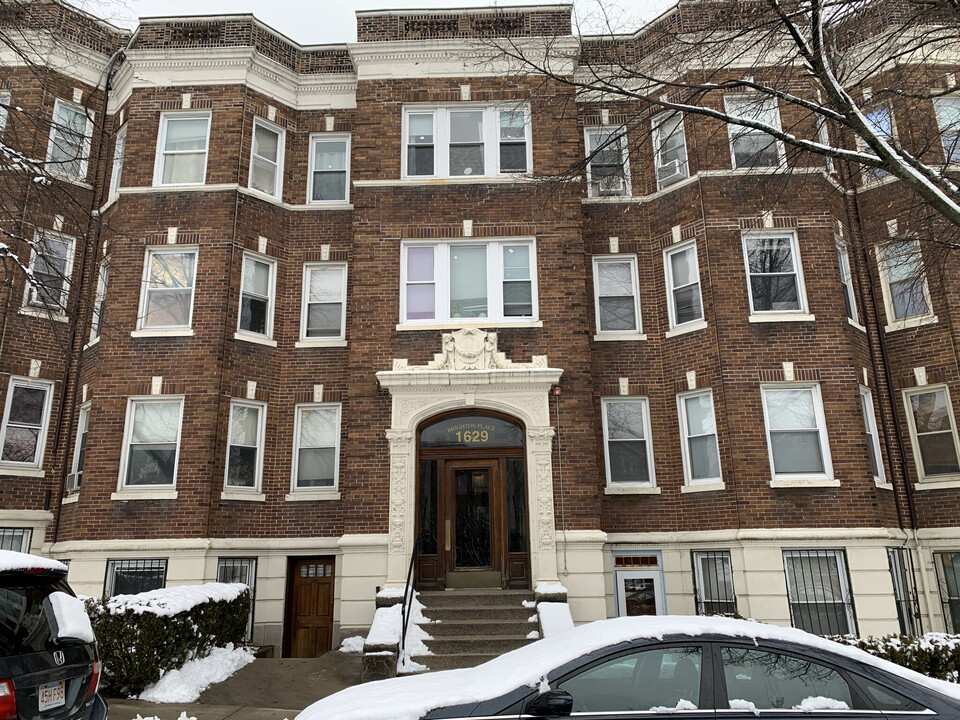 1629 Commonwealth Ave in Boston, MA - Foto de edificio