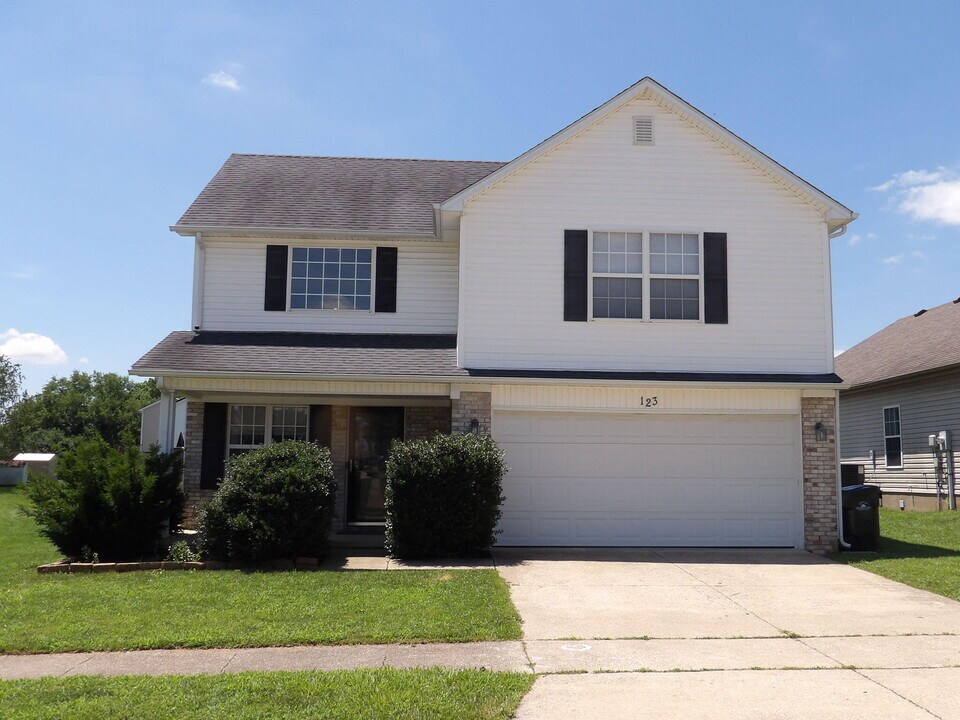 123 Serena Way in Georgetown, KY - Building Photo