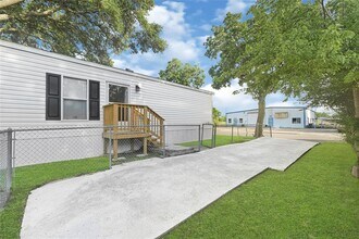 113 Schilling Ave in Baytown, TX - Building Photo - Building Photo