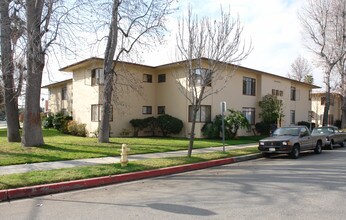1380 Kent Pl in Glendale, CA - Foto de edificio - Building Photo
