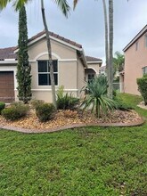 1538 Winterberry Ln in Weston, FL - Building Photo - Building Photo