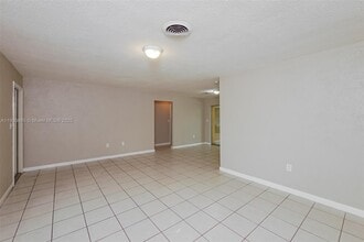 2440 NW 68th Ave in Sunrise, FL - Building Photo - Building Photo