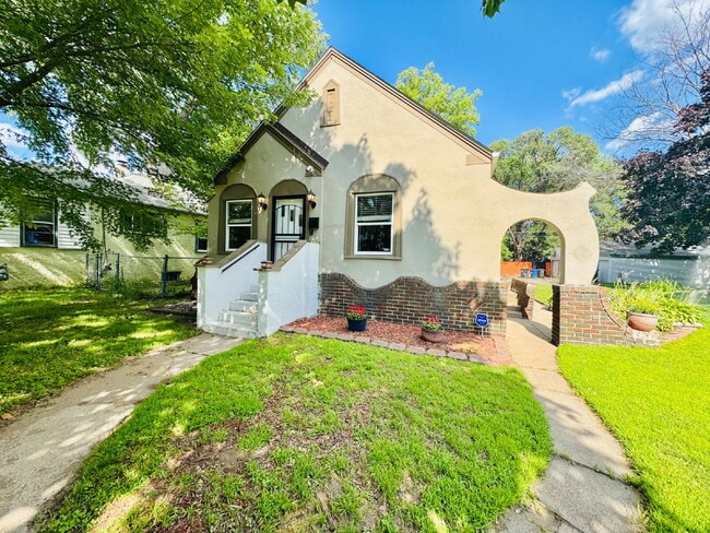 property at 4850 N Bryant Ave