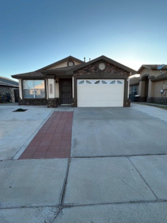 2365 Tierra Humeda Dr in El Paso, TX - Building Photo
