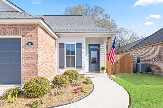 901 Russo Rd in New Iberia, LA - Building Photo - Building Photo