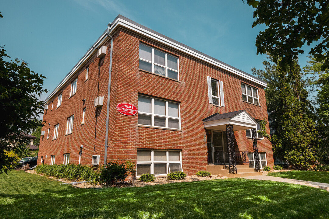 Parkview Pointe in Minneapolis, MN - Building Photo